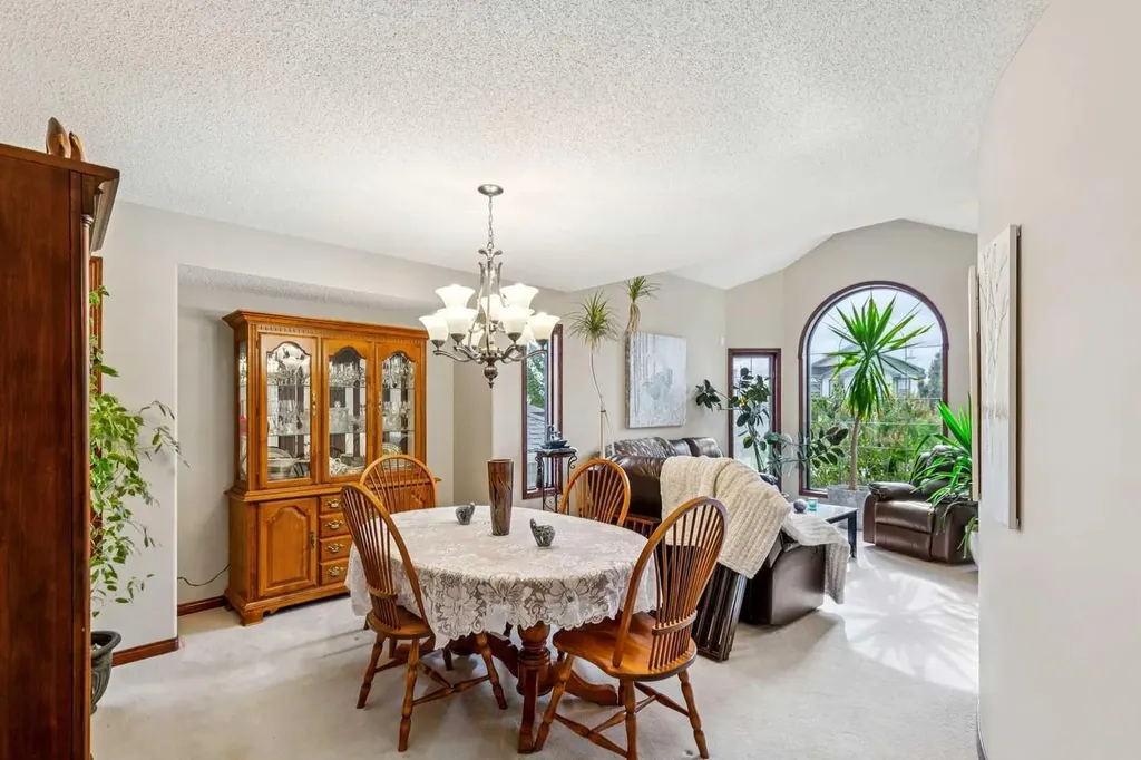 27 Valley Creek Bay NW Calgary AB T3B 5V3
