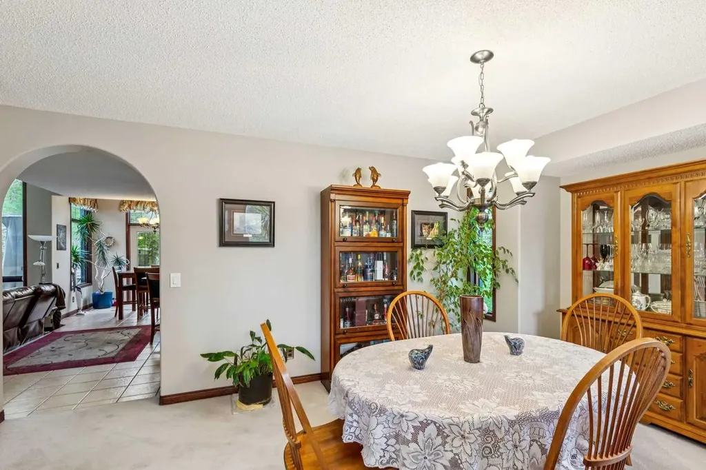 27 Valley Creek Bay NW Calgary AB T3B 5V3