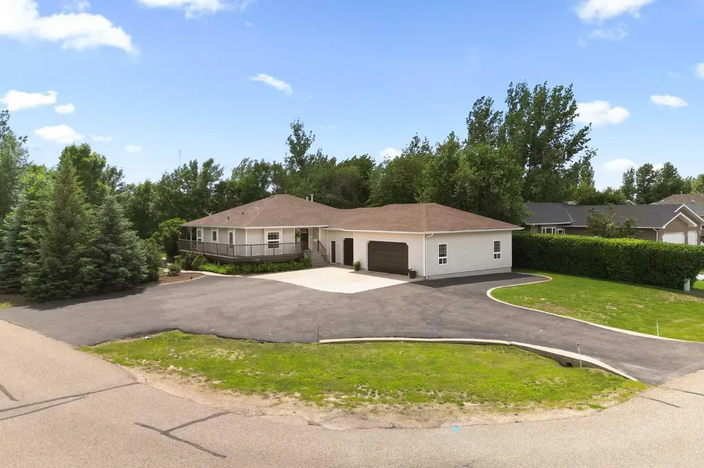 733 Eagle Ridge Drive Dunmore AB T1B 0J5