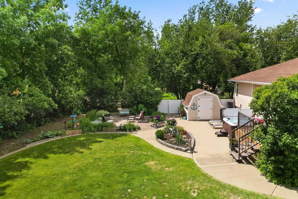 733 Eagle Ridge Drive Dunmore AB T1B 0J5