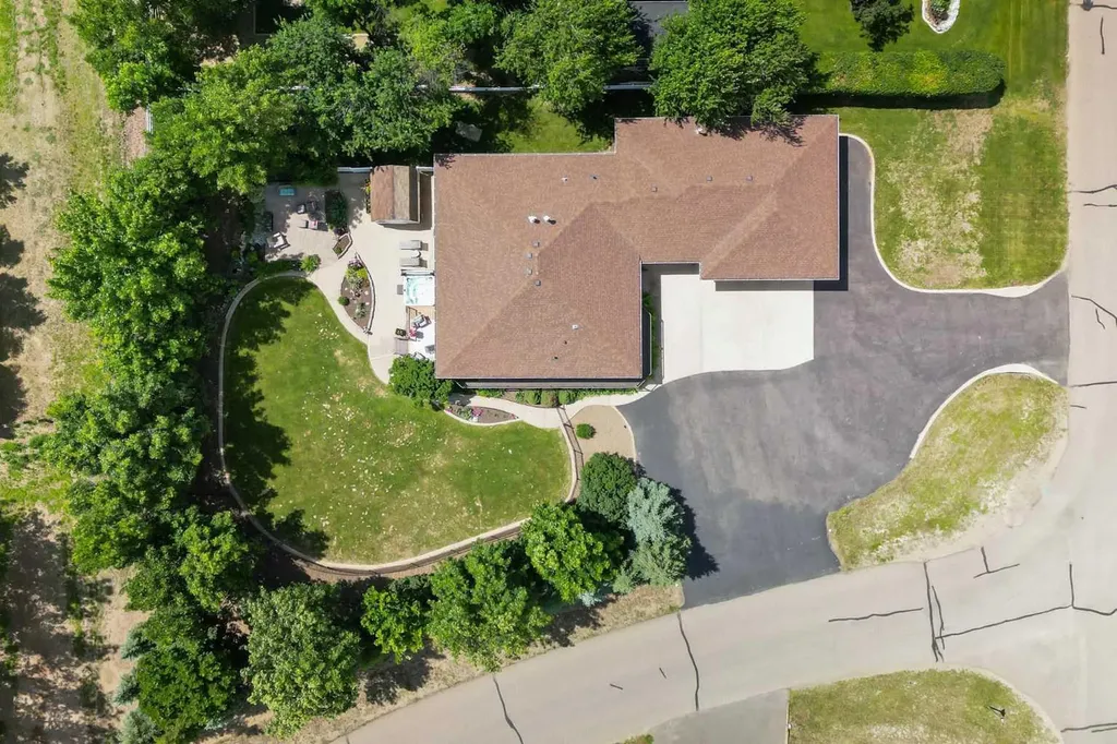 733 Eagle Ridge Drive Dunmore AB T1B 0J5