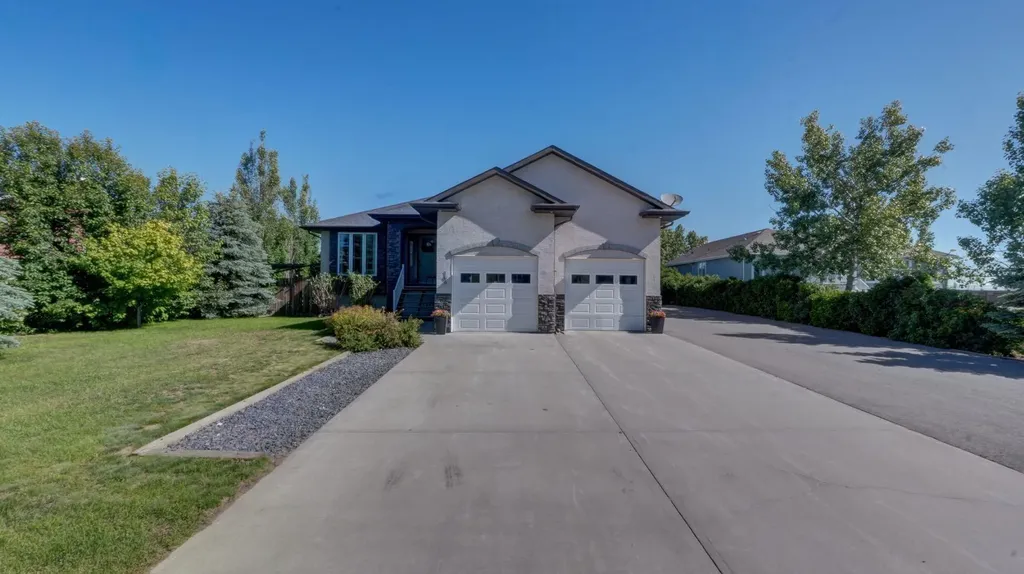 106 Derochie Drive W Claresholm AB T0L 0T0