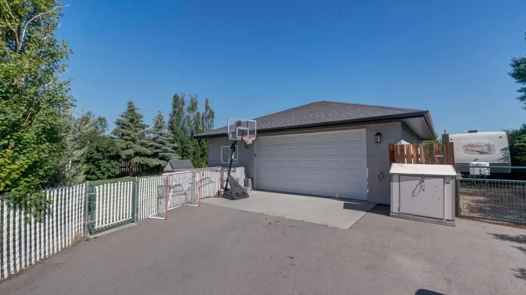 106 Derochie Drive W Claresholm AB T0L 0T0