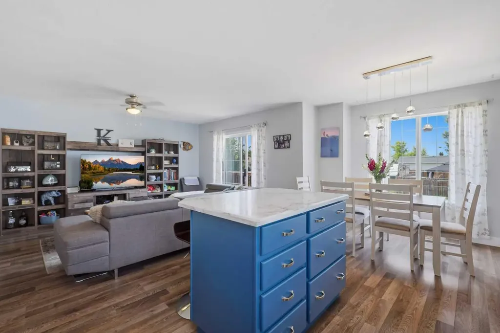 129 Silver Drive Blackfalds AB T0M 0J0