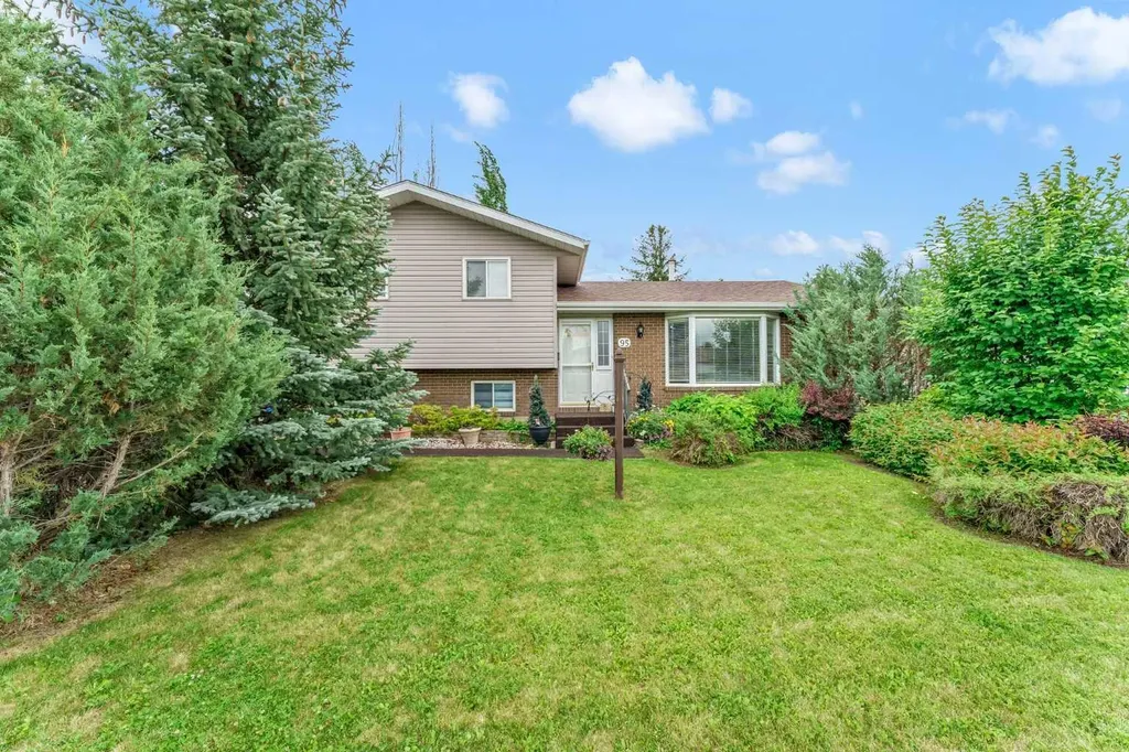 95 Rossdale Way SE Medicine Hat AB T1B1Y5