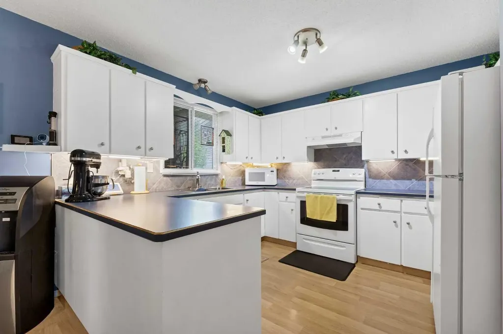 95 Rossdale Way SE Medicine Hat AB T1B1Y5