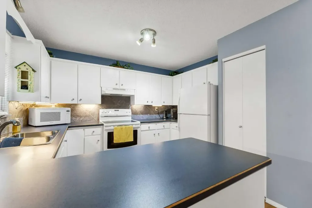 95 Rossdale Way SE Medicine Hat AB T1B1Y5