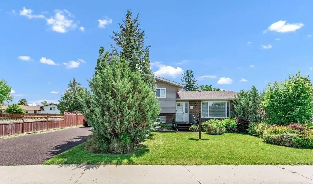95 Rossdale Way SE Medicine Hat AB T1B1Y5