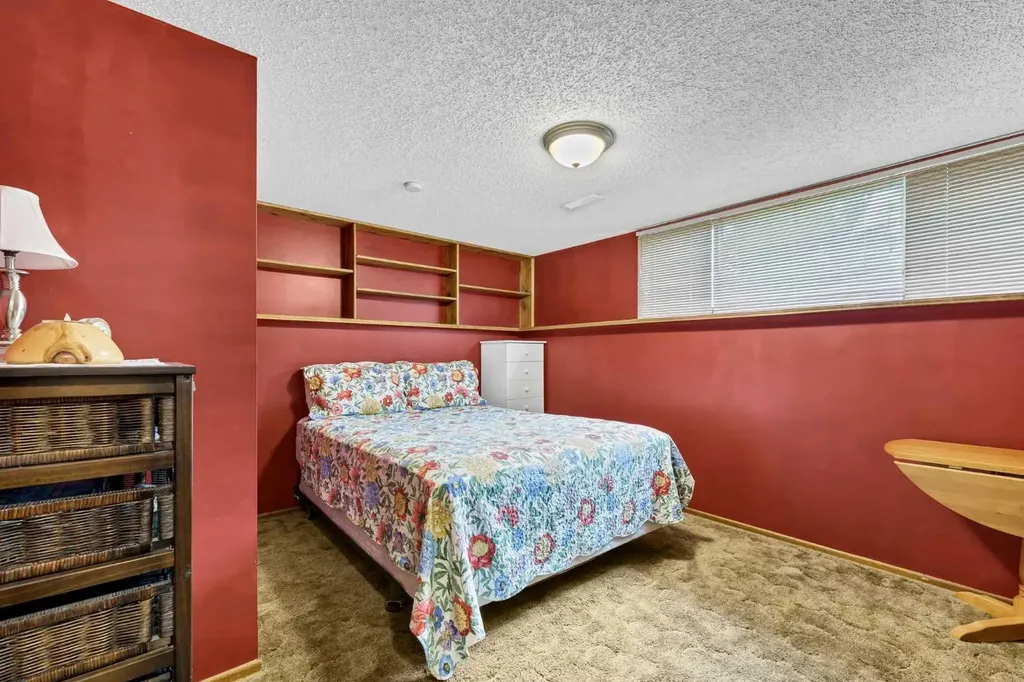 95 Rossdale Way SE Medicine Hat AB T1B1Y5