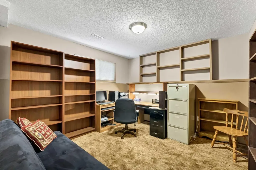 95 Rossdale Way SE Medicine Hat AB T1B1Y5
