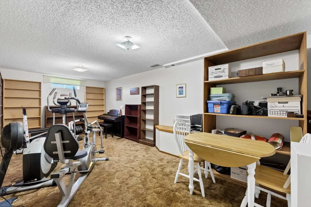 95 Rossdale Way SE Medicine Hat AB T1B1Y5