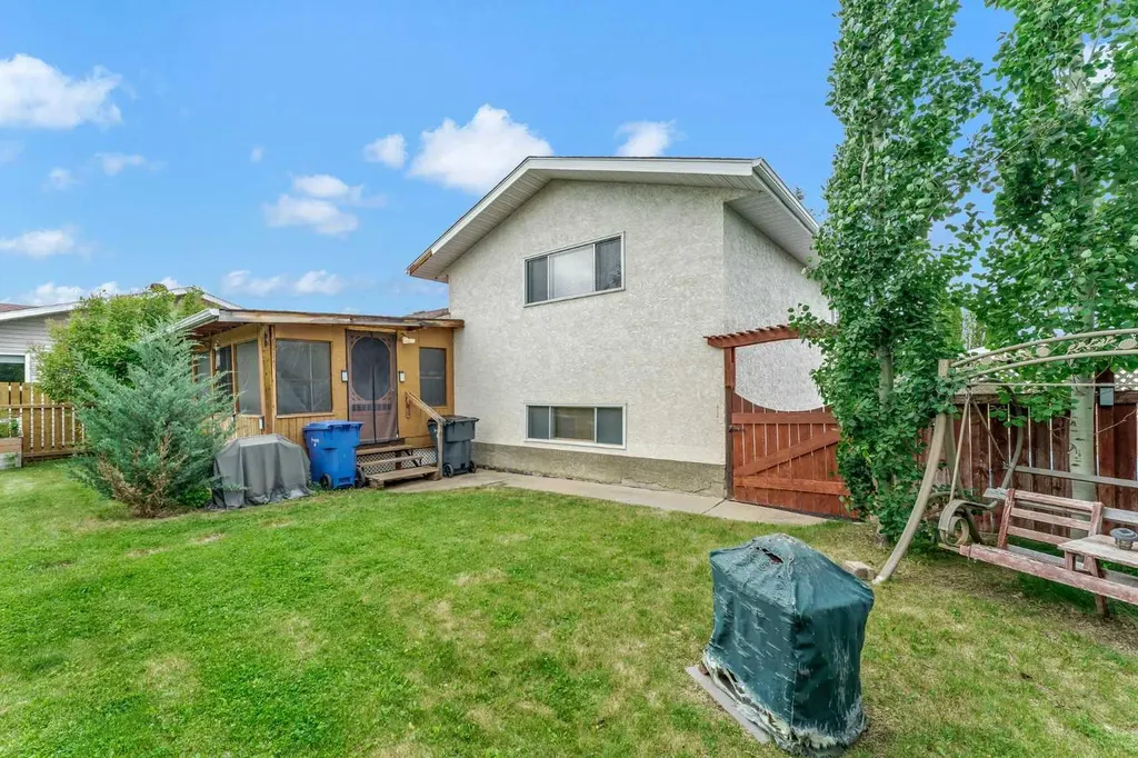 95 Rossdale Way SE Medicine Hat AB T1B1Y5