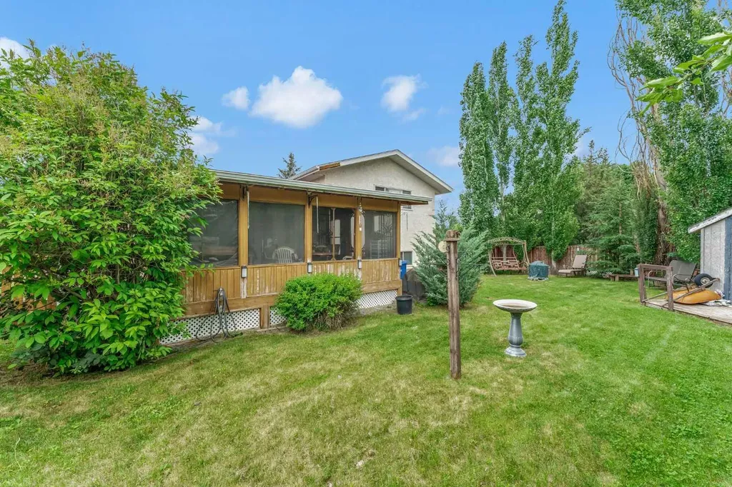 95 Rossdale Way SE Medicine Hat AB T1B1Y5