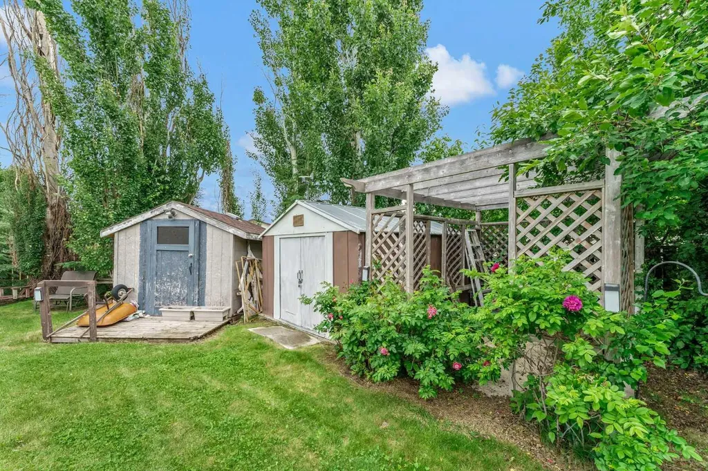 95 Rossdale Way SE Medicine Hat AB T1B1Y5