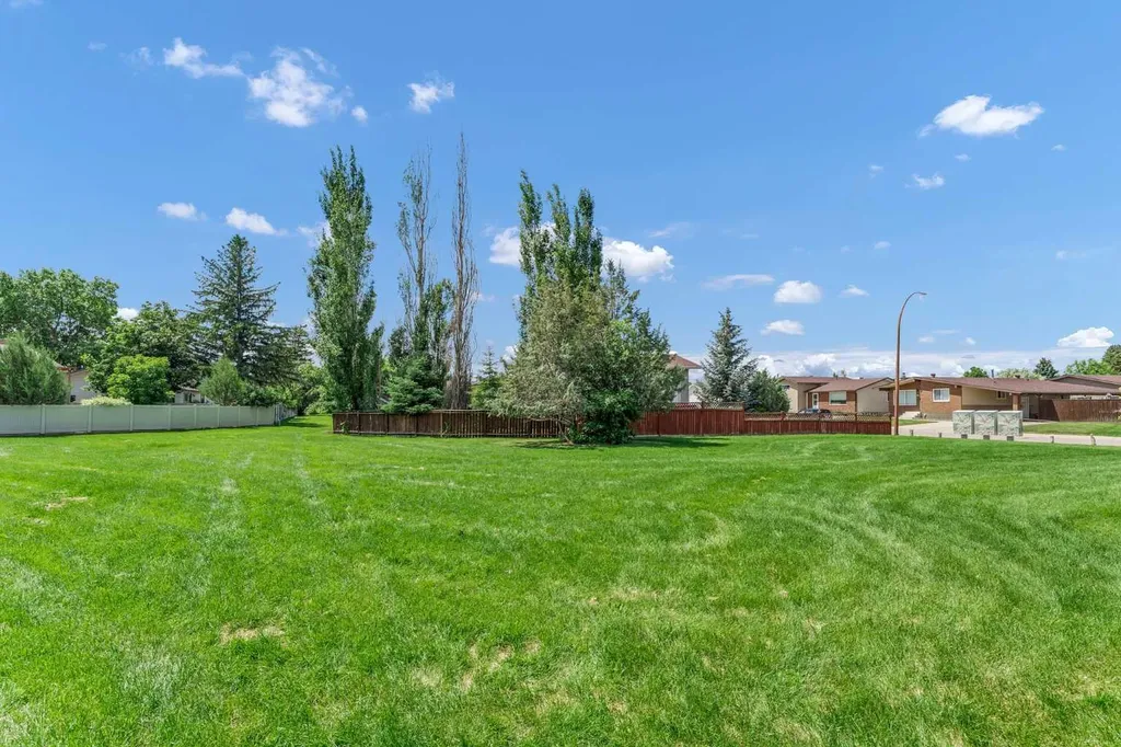 95 Rossdale Way SE Medicine Hat AB T1B1Y5