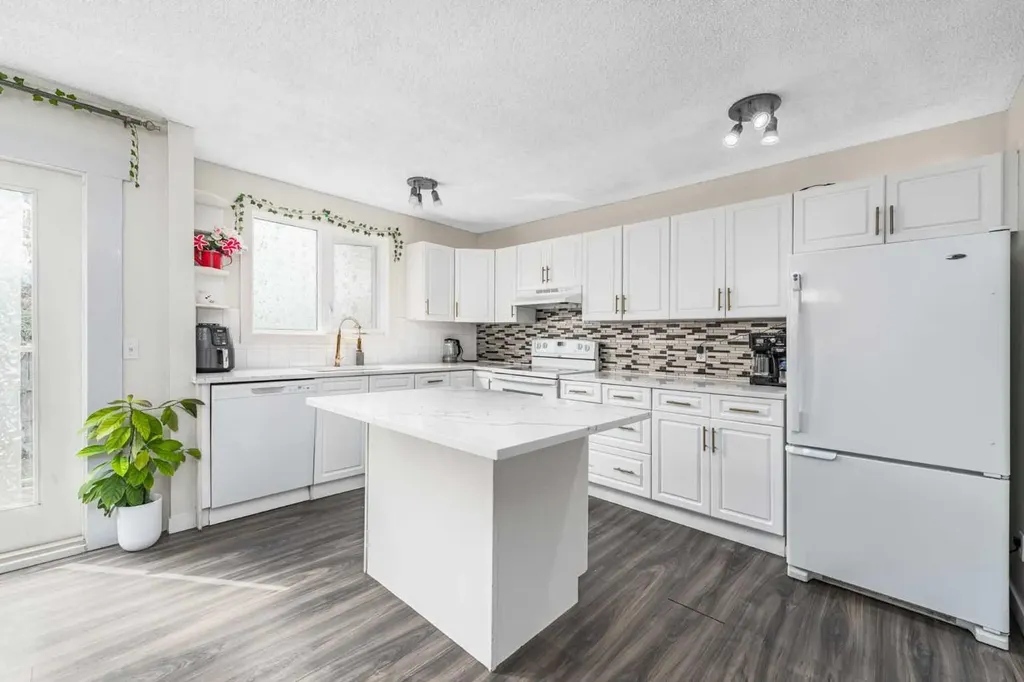 6103 Madigan Drive NE Calgary AB T2A5K9