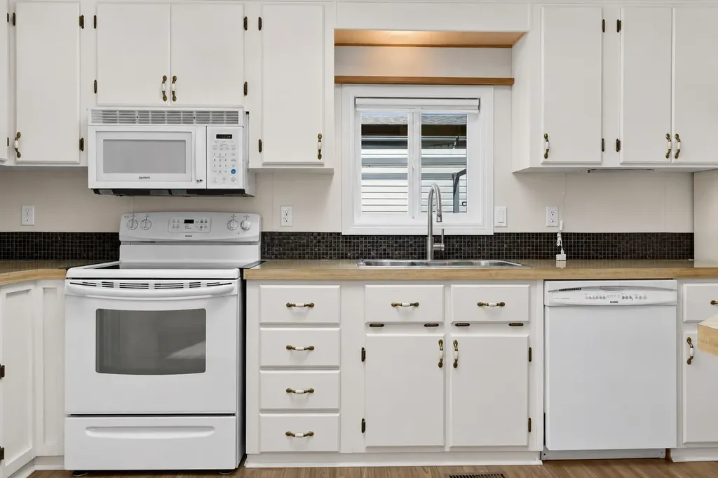 99 Arbour Lake Road NW Calgary AB T3G4E4