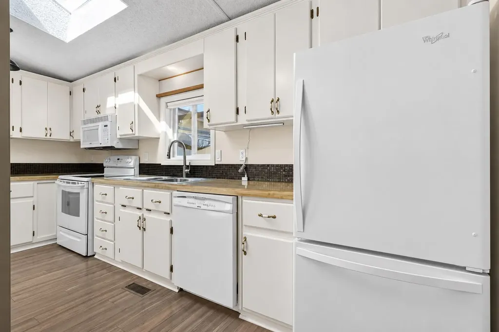 99 Arbour Lake Road NW Calgary AB T3G4E4