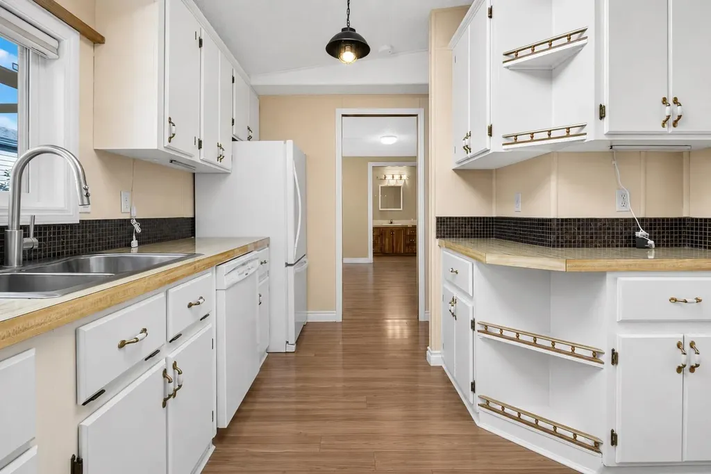 99 Arbour Lake Road NW Calgary AB T3G4E4