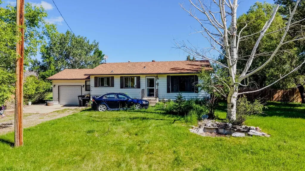 81 E 2 Avenue N Magrath AB T0K 1J0