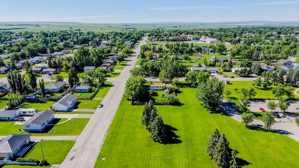 81 E 2 Avenue N Magrath AB T0K 1J0