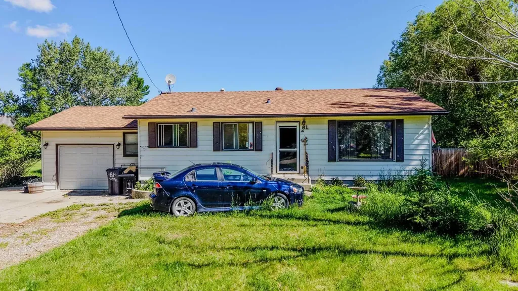 81 E 2 Avenue N Magrath AB T0K 1J0