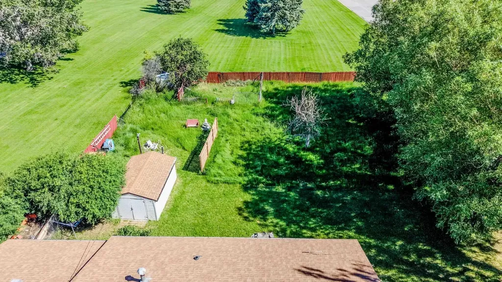 81 E 2 Avenue N Magrath AB T0K 1J0
