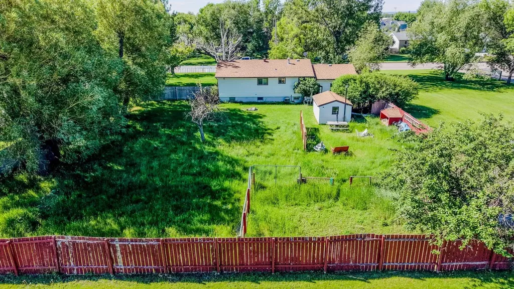 81 E 2 Avenue N Magrath AB T0K 1J0
