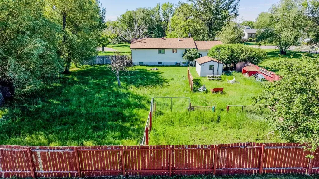 81 E 2 Avenue N Magrath AB T0K 1J0