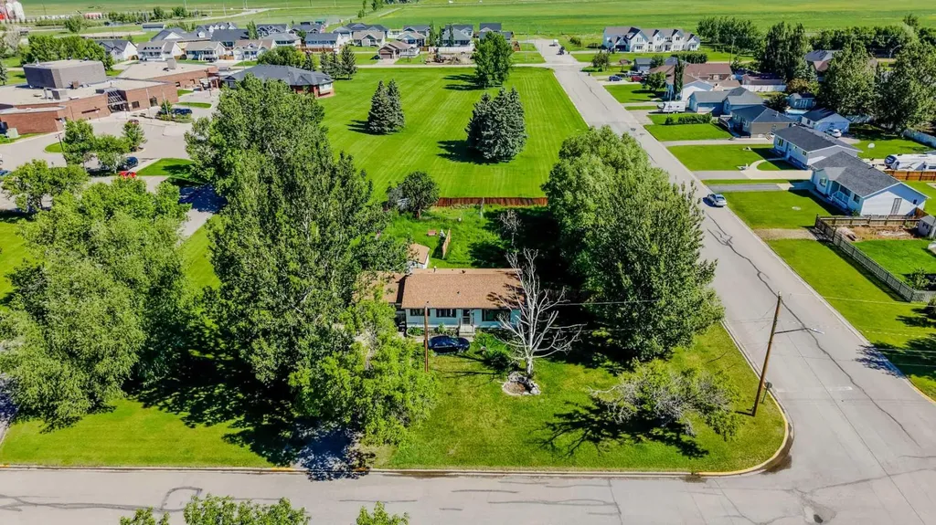 81 E 2 Avenue N Magrath AB T0K 1J0