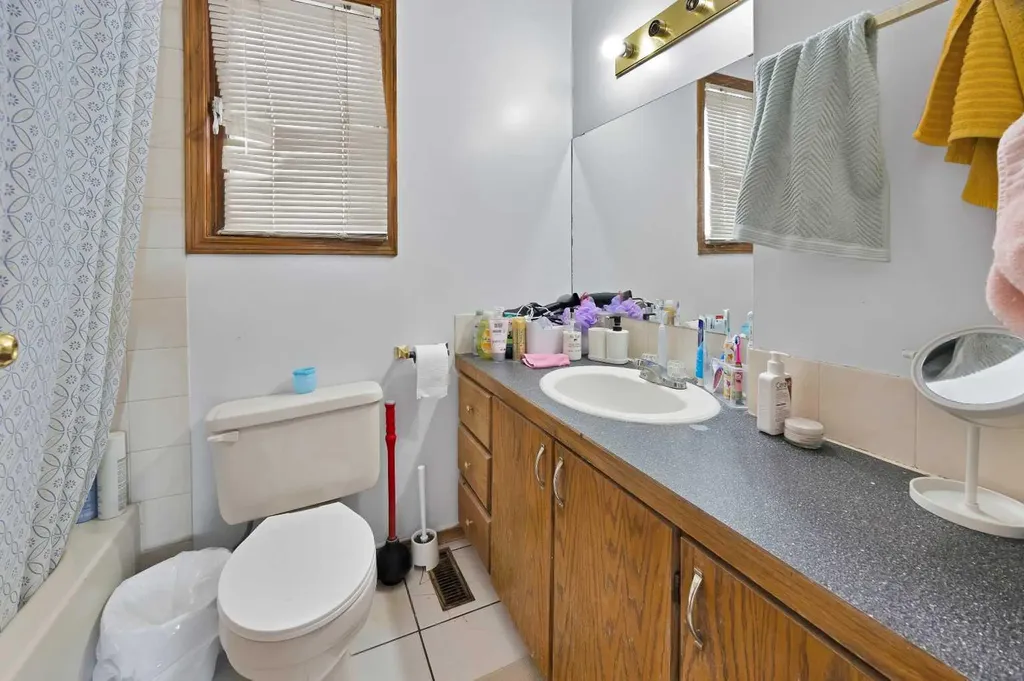 1727 12 Avenue SW Calgary AB T3C 0R5