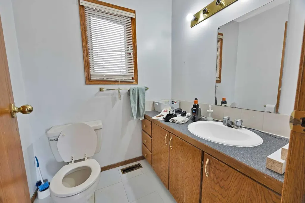 1727 12 Avenue SW Calgary AB T3C 0R5