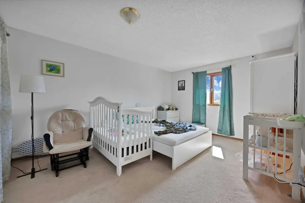 1727 12 Avenue SW Calgary AB T3C 0R5