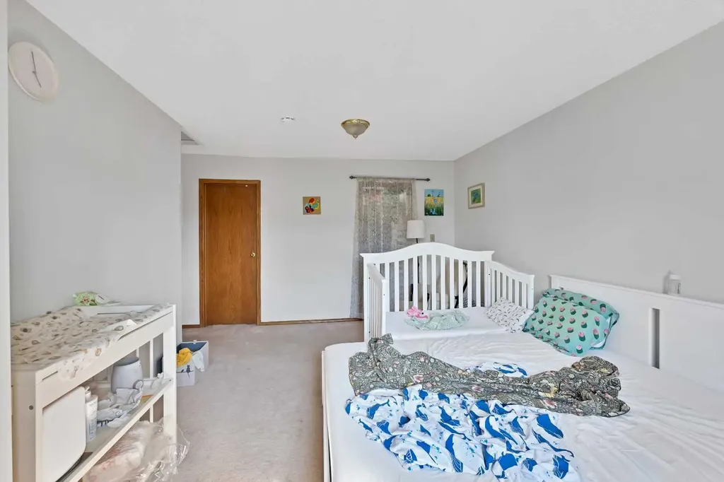 1727 12 Avenue SW Calgary AB T3C 0R5