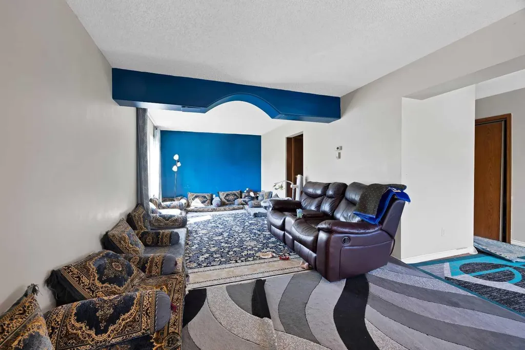 1727 12 Avenue SW Calgary AB T3C 0R5