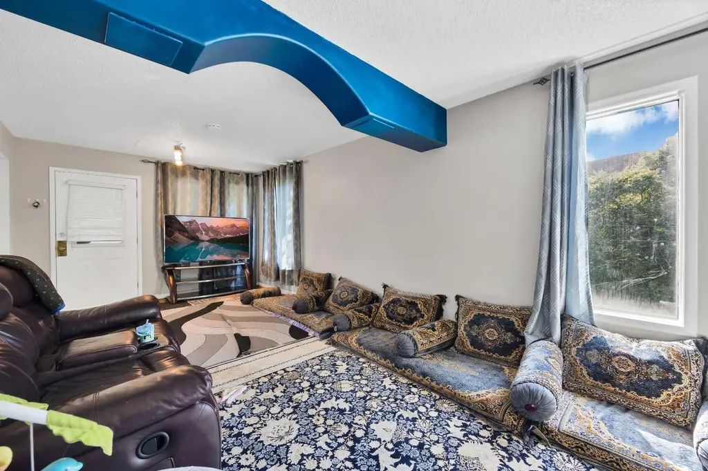 1727 12 Avenue SW Calgary AB T3C 0R5