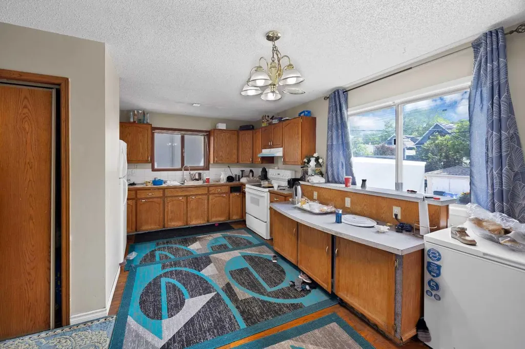1727 12 Avenue SW Calgary AB T3C 0R5