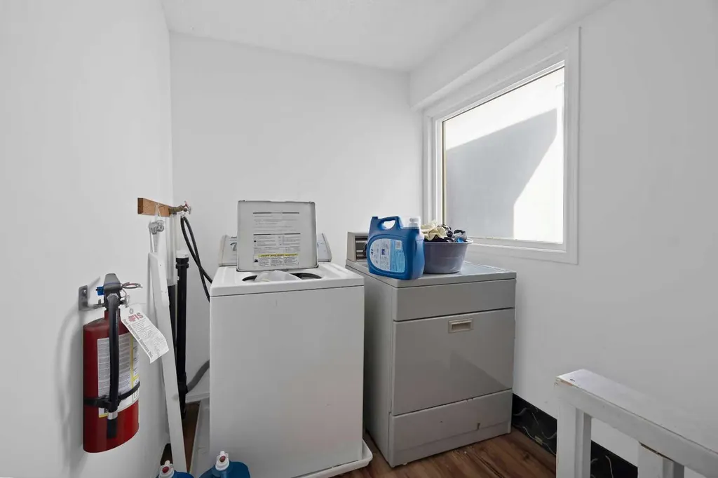 1727 12 Avenue SW Calgary AB T3C 0R5