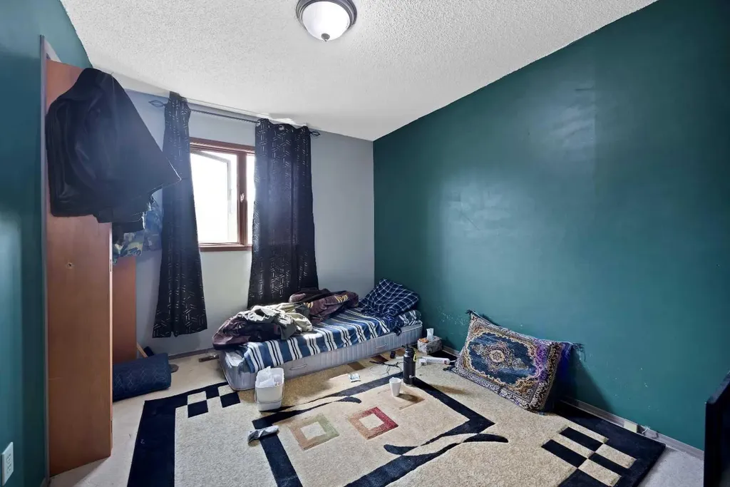 1727 12 Avenue SW Calgary AB T3C 0R5