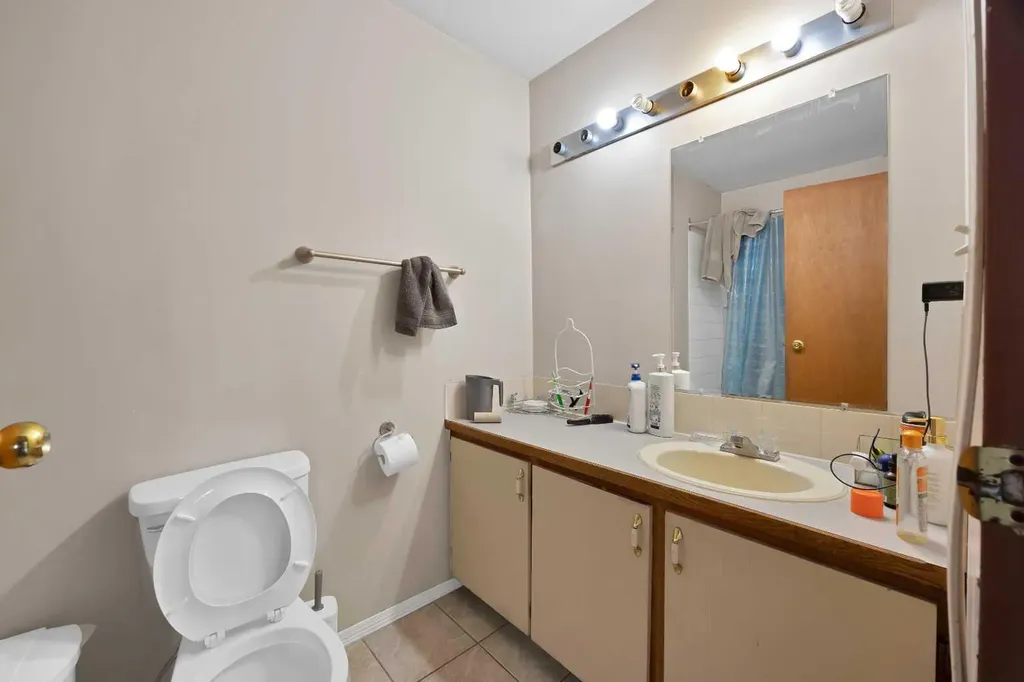 1727 12 Avenue SW Calgary AB T3C 0R5
