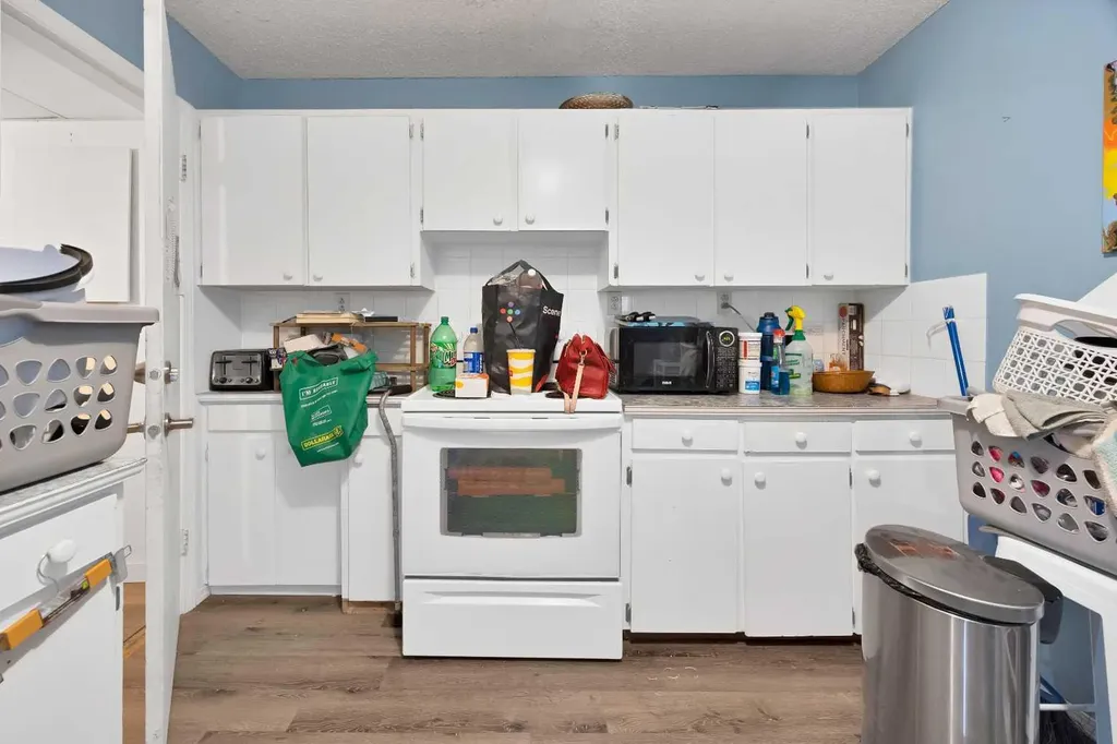 1727 12 Avenue SW Calgary AB T3C 0R5
