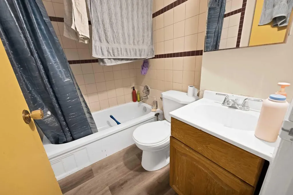1727 12 Avenue SW Calgary AB T3C 0R5