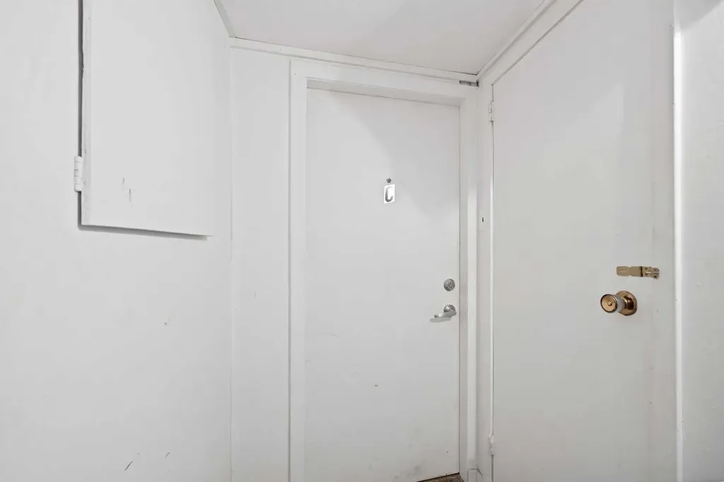 1727 12 Avenue SW Calgary AB T3C 0R5