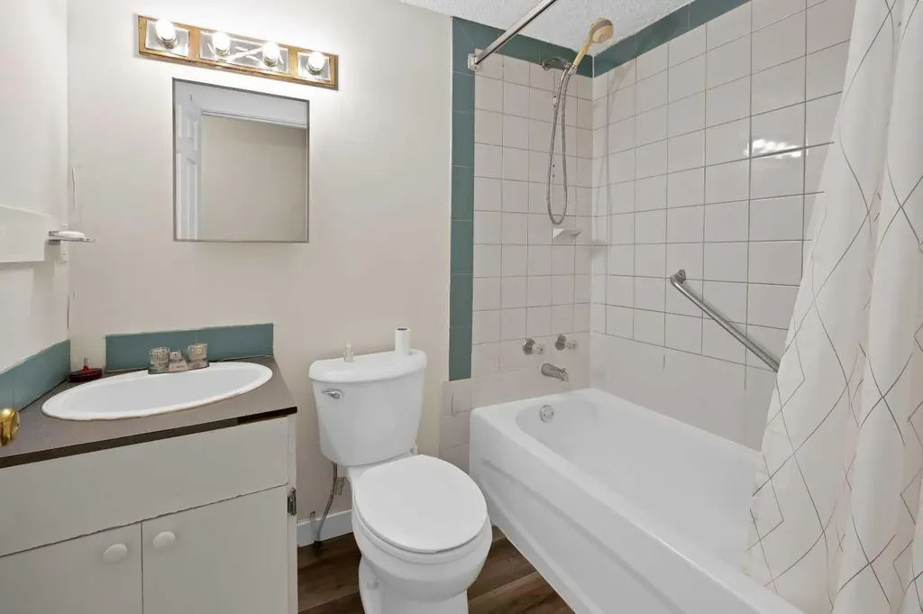 1727 12 Avenue SW Calgary AB T3C 0R5