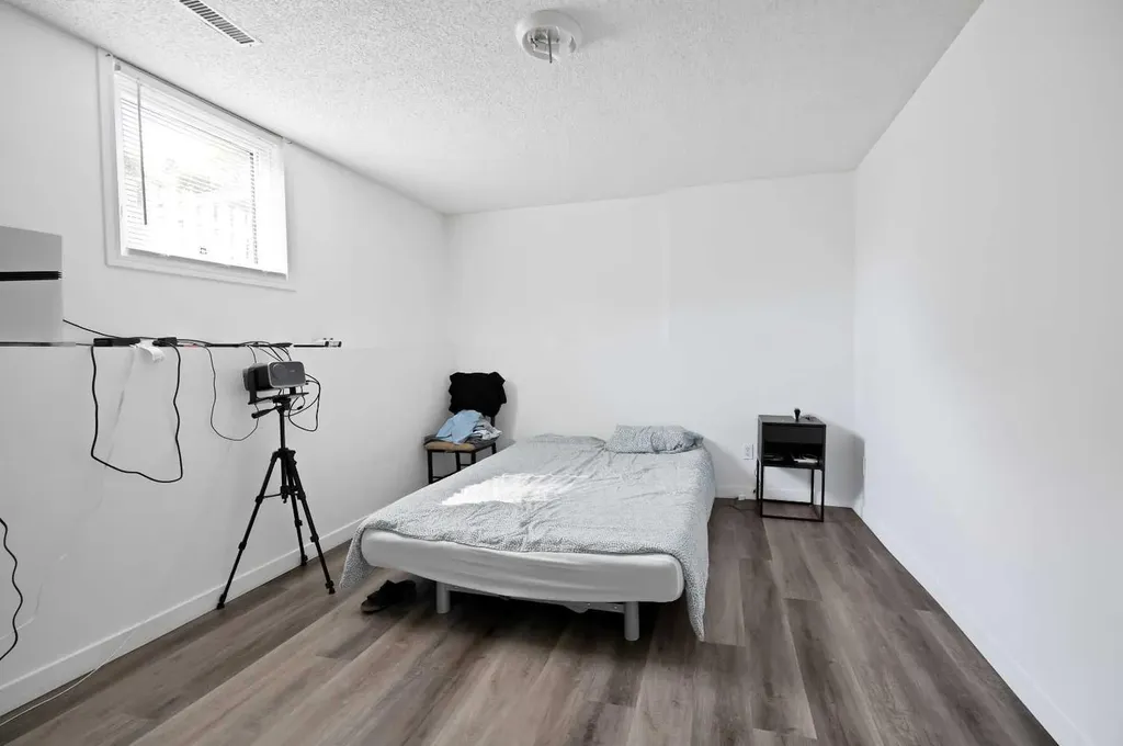1727 12 Avenue SW Calgary AB T3C 0R5
