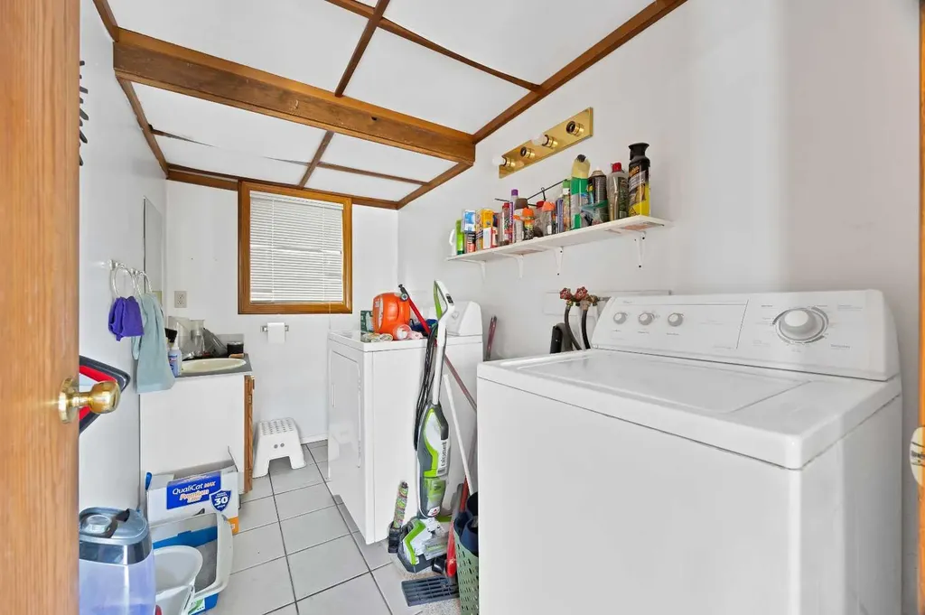 1727 12 Avenue SW Calgary AB T3C 0R5