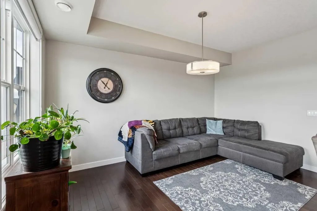 30 Cranbrook Villas SE Calgary AB t3m 1z3