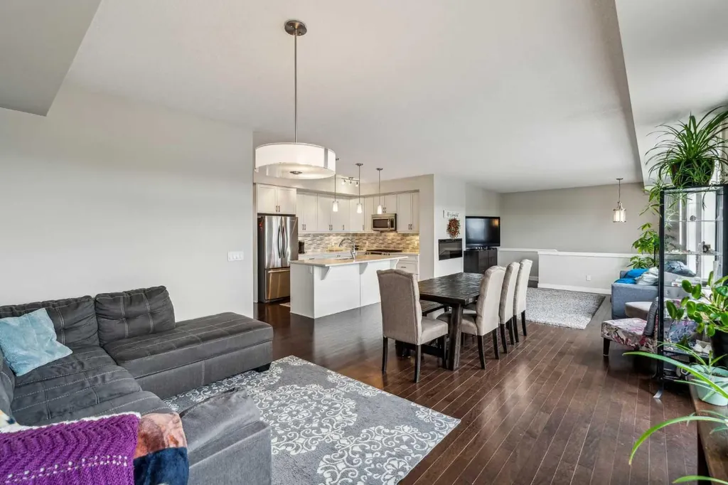 30 Cranbrook Villas SE Calgary AB t3m 1z3