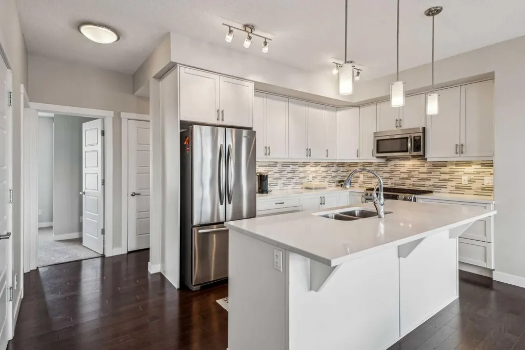 30 Cranbrook Villas SE Calgary AB t3m 1z3