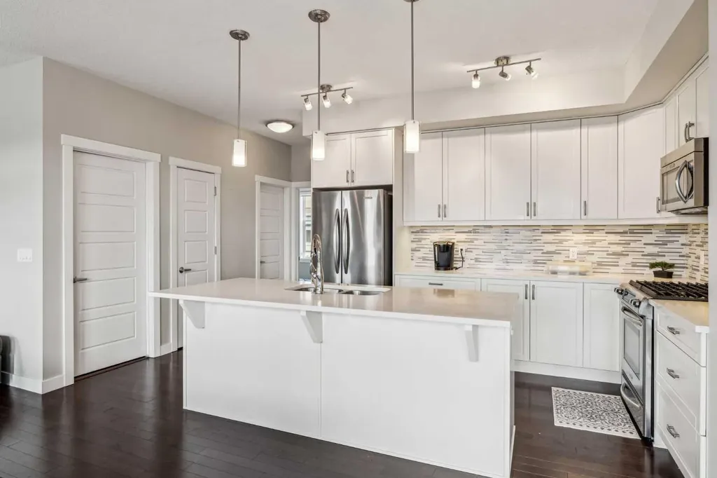 30 Cranbrook Villas SE Calgary AB t3m 1z3